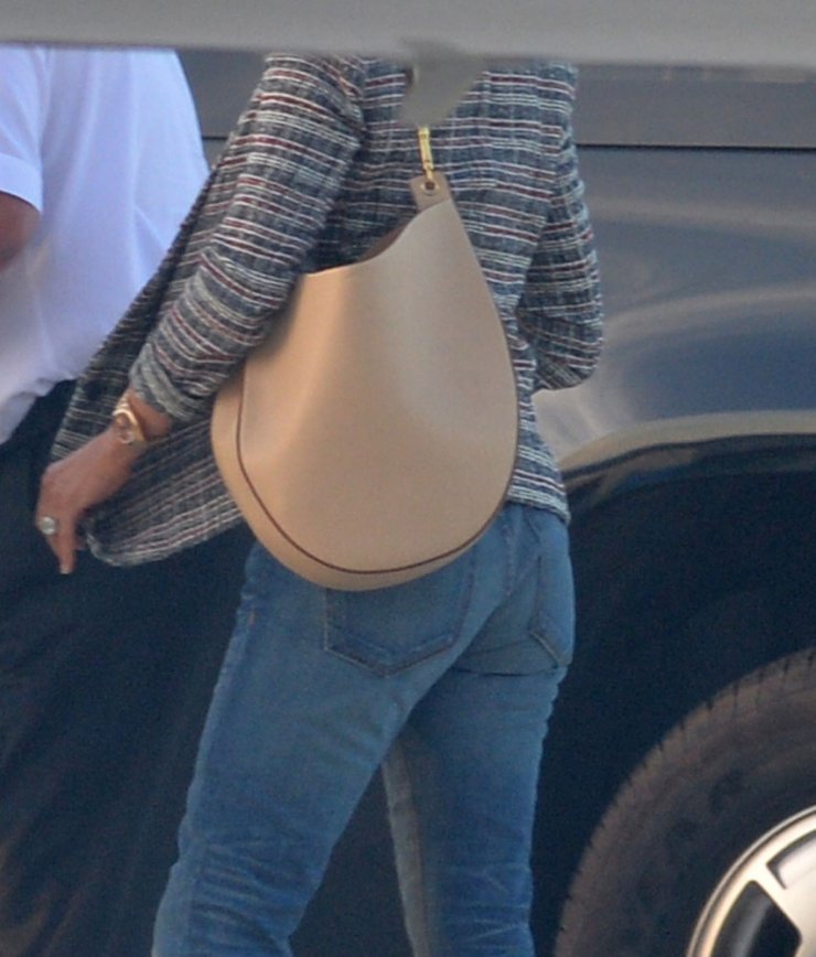 Είναι έγκυος η Jennifer Aniston; [εικόνες]