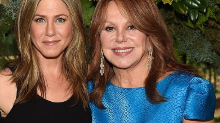 Η Jennifer Aniston για την μητέρα της: "Έδινε ένα παράδειγμα για αυτό που ποτέ δεν ήθελα να είμαι"