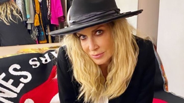 Άννα Βίσση: Έκανε το εμβόλιο για τον κορωνοϊό και μας δείχνει τη διαδικασία [βίντεο]