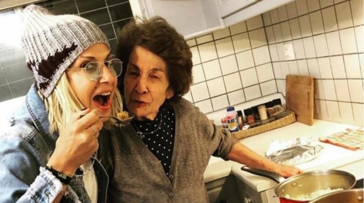 Άννα Βίσση: Η απίθανη αντίδραση της μητέρας της όταν άκουσε πρώτη φορά το ολοκαίνουργιο κομμάτι της [βίντεο]