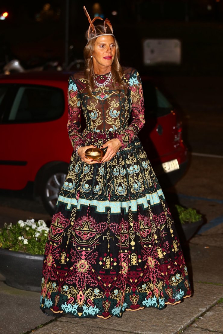 Η περίεργη εμφάνιση της Anna Dello Russo [φωτογραφίες]