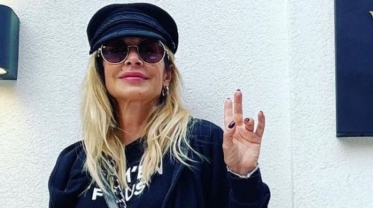 Άννα Βίσση: Με καλοκαιρινή διάθεση στο Dubai φορώντας το μπικίνι της [εικόνες & βίντεο]