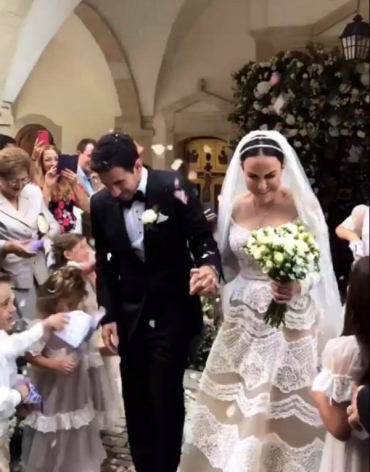 Γιώργος Μαρκίδης – Άννα Μαρία Βασιλειάδη: Δείτε αποκλειστικές εικόνες από τον εντυπωσιακό μπουφέ του γάμου τους!