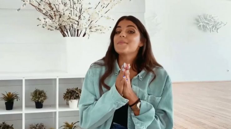 Άννα Μαρία Βέλλη: Τα "καρφιά" της για τη μητέρα της Μαριαλένας Ρουμελιώτη! [βίντεο]