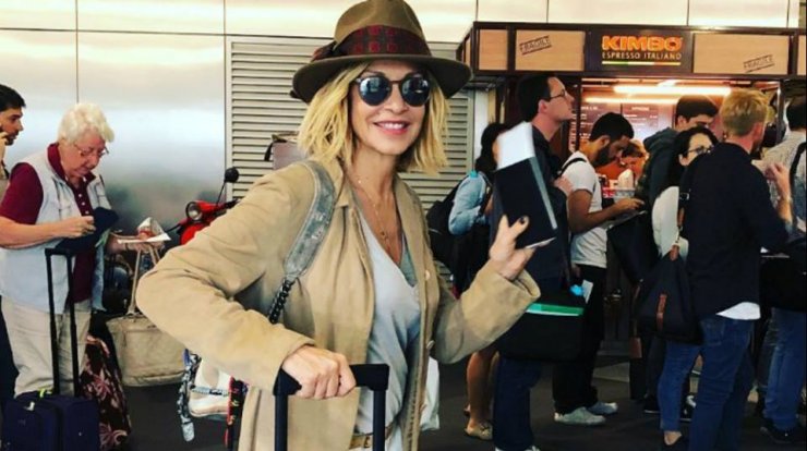 Η Άννα Βίσση αγκαλιά με το νεογέννητο: “Και πάλι γιαγιά” [εικόνες]