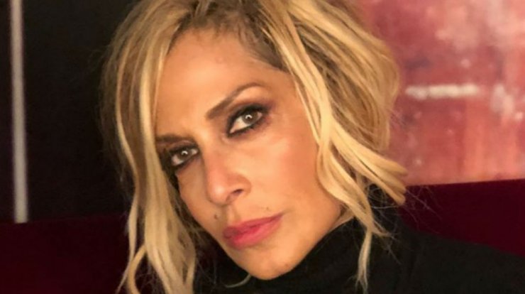 Άννα Βίσση: Έκανε κλήση με skype με την κόρη της στη Νέα Υόρκη ενώ τραγουδούσε live στη σκηνή! [βίντεο]