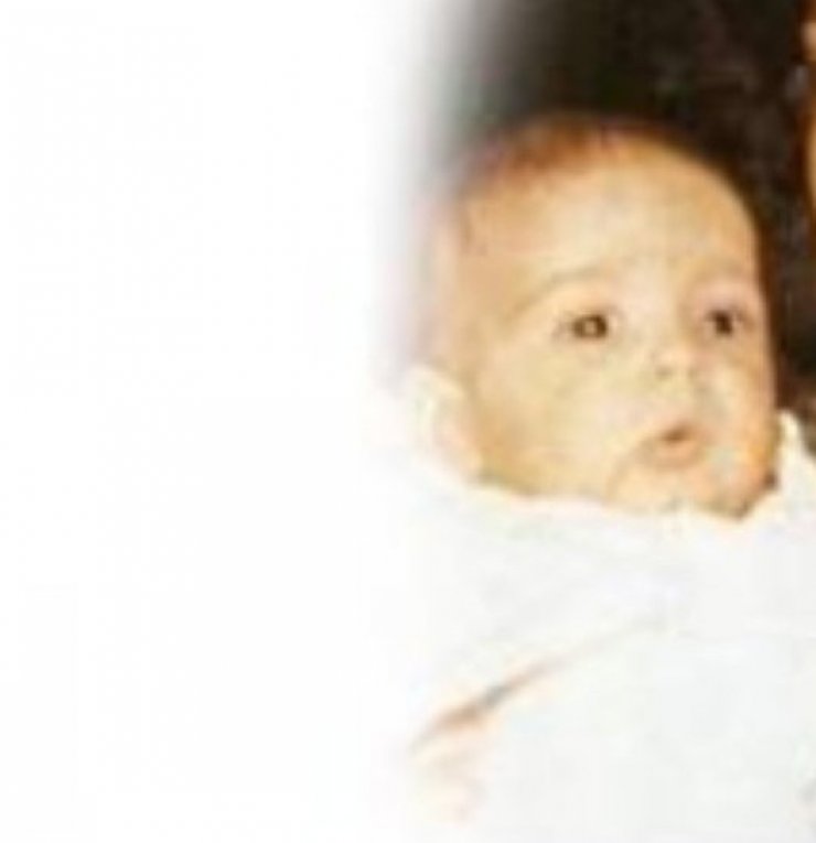 Δείτε μία σπάνια φωτογραφία της κόρης επώνυμης Κύπριας σε βρεφική ηλικία!