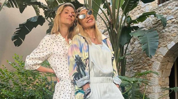 Βίσση – Καρβέλας: Οικογενειακές διακοπές με την κόρη και τα εγγόνια τους! [εικόνες]