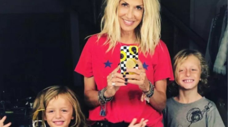 Άννα Βίσση: Η απίθανη αντίδραση του εγγονού της όταν αντίκρισε την γιαγιά του σε αφίσα [εικόνα & βίντεο]