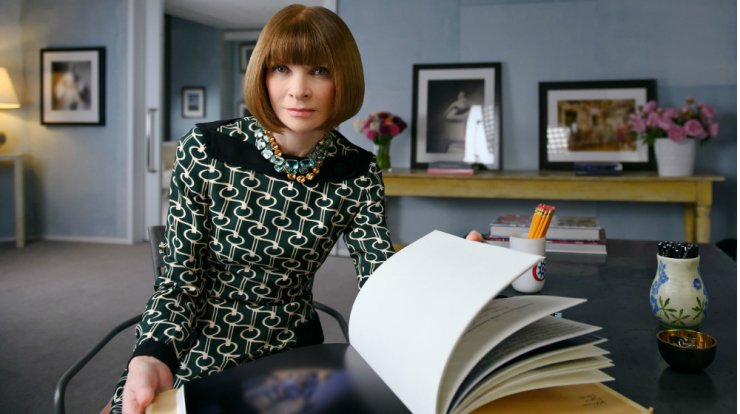 Η Anna Wintour αποκάλυψε σε ποια παλτό αξίζει να επενδύσεις αυτή τη σεζόν