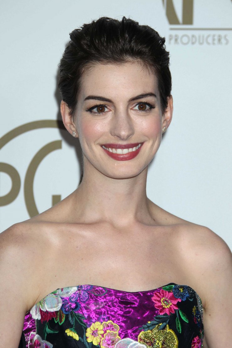 Anne Hathaway: Με ποια συνάδελφό της δεν λέει ούτε γεια!