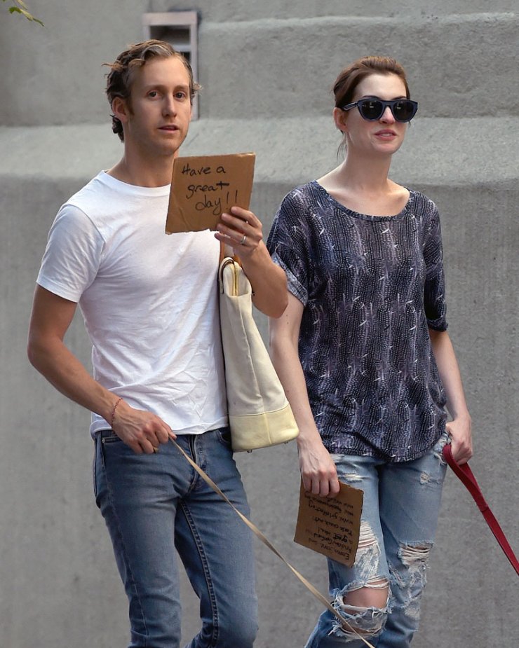 H Anne Hathaway αντιγράφει την Emma Stone [εικόνες]