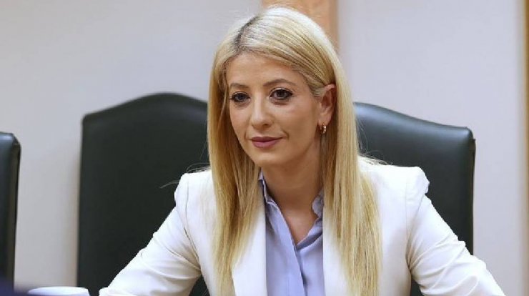 Διπλή χαρά για την Πρόεδρο της Βουλής: Η Αννίτα Δημητρίου αγκαλιά με τη μητέρα της