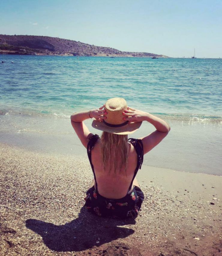 Δεν θα πιστεύετε ποια Ελληνίδα ηθοποιός πήγε χθες πρώτη φορά στη θάλασσα για φέτος το καλοκαίρι!
