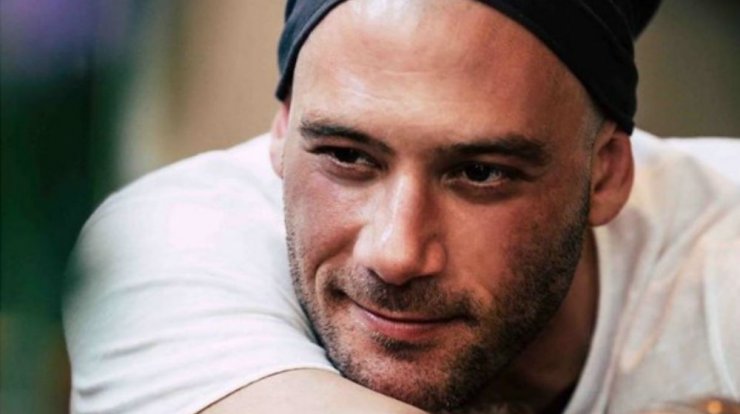 Αντίνοος Αλμπάνης: Ο κούκλος ηθοποιός μας συστήνει την αδερφή του! [εικόνες]