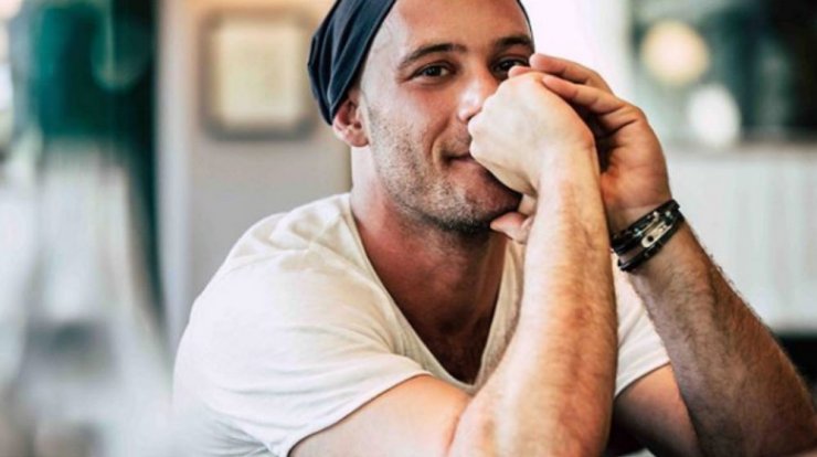 Αντίνοος Αλμπάνης: "Λύγισε" μιλώντας για την περιπέτεια υγείας που βίωσε