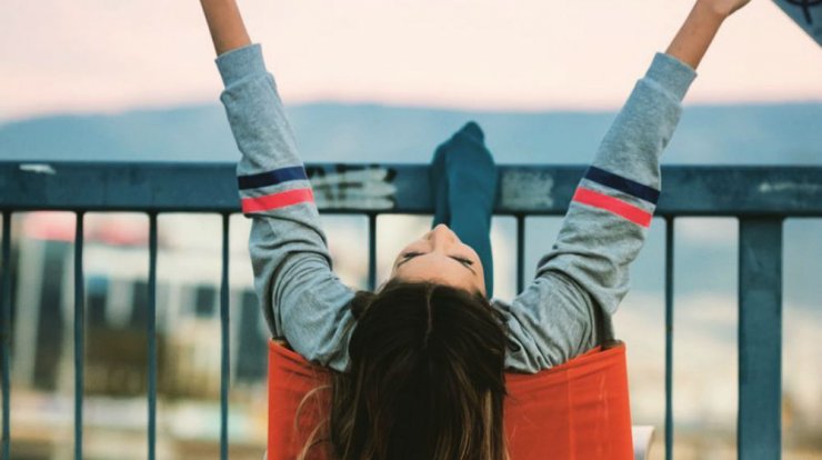 Γνωστή τραγουδίστρια εγκαταλείπει το τραγούδι για να γίνει δασκάλα 