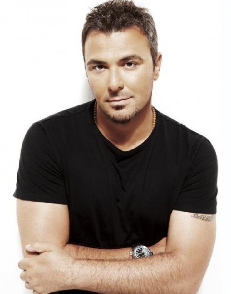 Μπερδεύτηκε η γλώσσα του Ρέμου και δείτε τι είπε on camera!