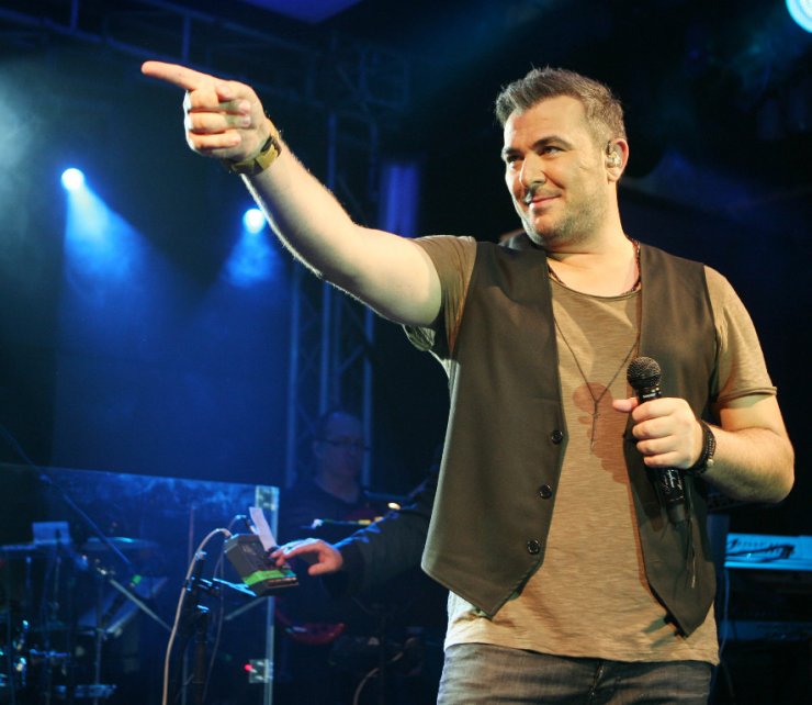 Με ποιον τραγουδιστή δεν λέει ούτε καλημέρα ο Αντώνης Ρέμος;