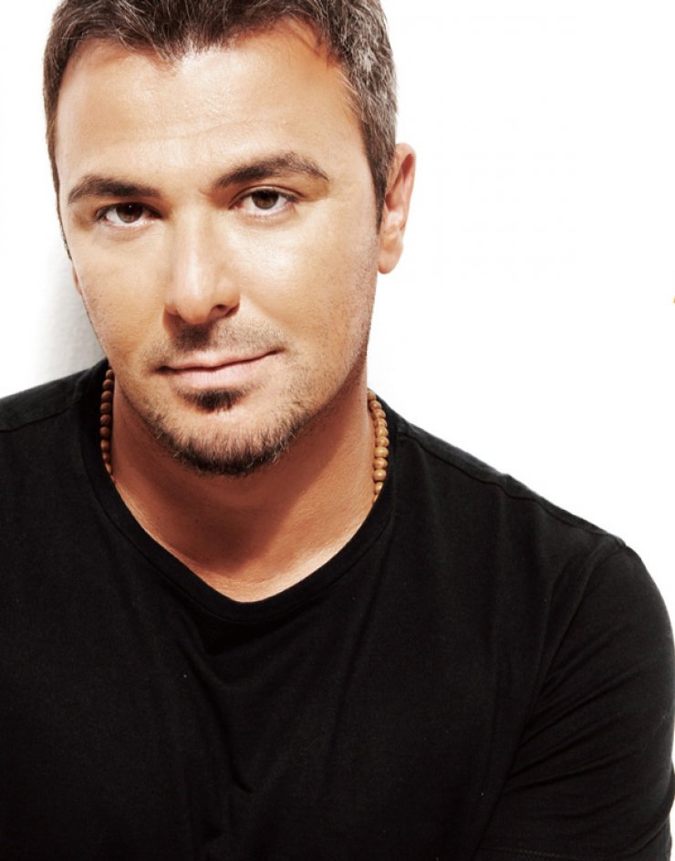 Δείτε τον Αντώνη Ρέμο να φεύγει από το νοσοκομείο [εικόνα]