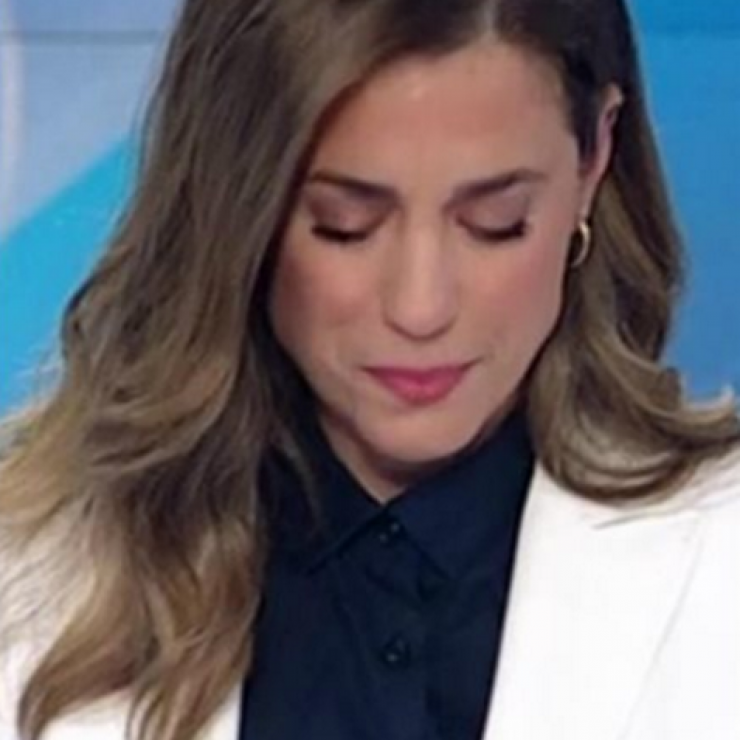 Η πιο άβολη στιγμή! Δείτε τι συνέβη στην Εύα Αντωνοπούλου στην αποφώνηση του δελτίου του ΣΚΑΪ