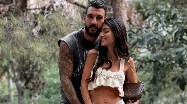 Μερκής – Κυριάκου: Βόλτα στην Αθήνα πιασμένοι χέρι – χέρι! [εικόνες & βίντεο]