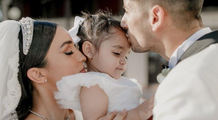 Κωνσταντίνος – Άντρεα Παναγή: Στην παραλία με την κόρη τους τέσσερις ημέρες μετά τον γάμο τους! [εικόνες]