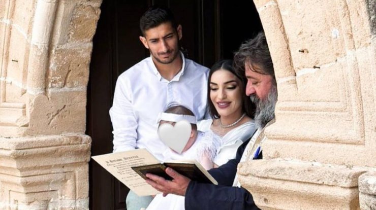 Κωνσταντίνος – Άντρεα Παναγή: Βάφτισαν την κόρη Κύπριου ποδοσφαιριστή [εικόνες]