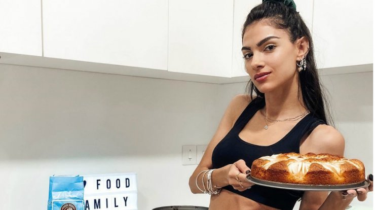 Άντρεα Κυριάκου: Φόρεσε crop top και χορεύοντας μας έδειξε τους σέξι κοιλιακούς της