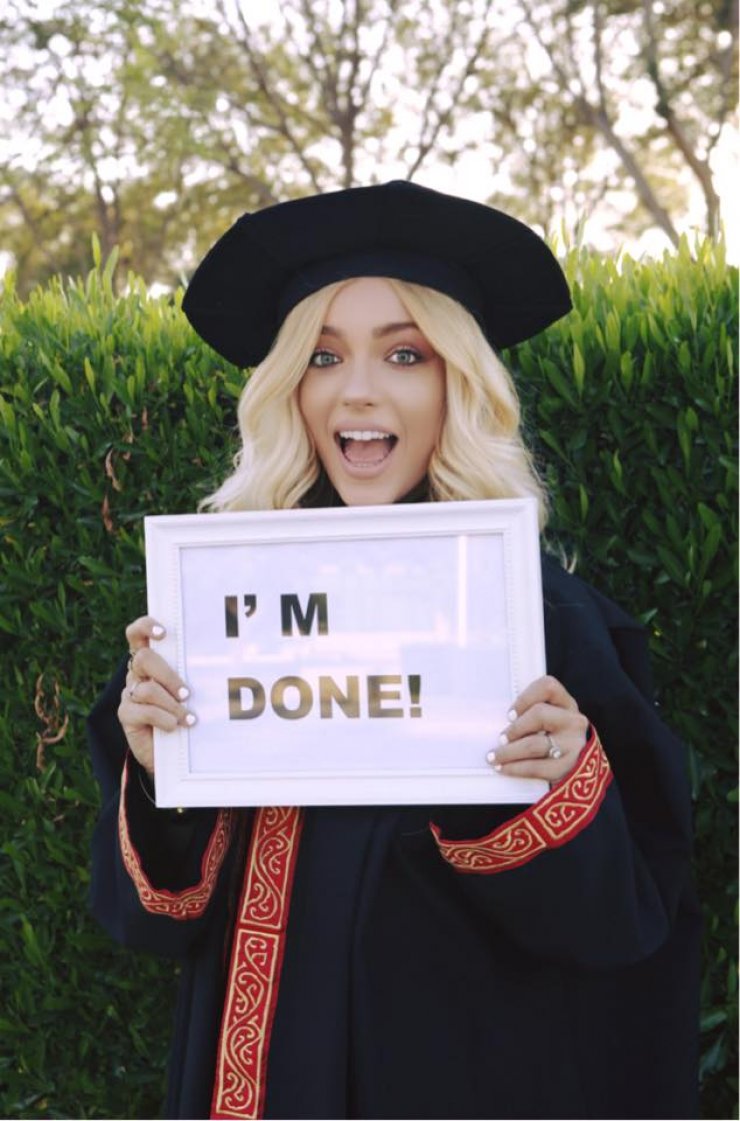 Άντρη Καραντώνη: Το μήνυμά της στο facebook για την αποφοίτηση