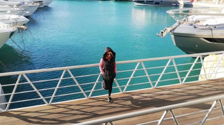 Πρόσωπο της κυπριακής τηλεόρασης χώρισε λίγο πριν ανέβει τα σκαλιά της εκκλησίας!