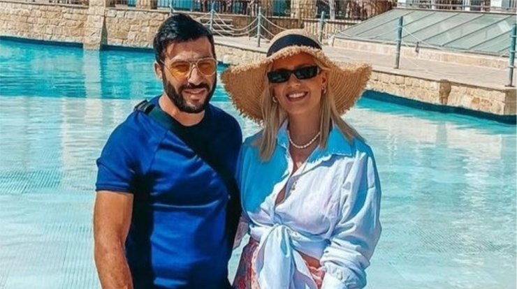 Άντρη Καραντώνη - Νεοκλής Σκουρουμούνης: Γιορτάζουν την επέτειο γάμου τους [εικόνες]