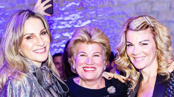 Άντρη Αναστασιάδη: Έχει γενέθλια και την είδαμε να ποζάρει με τους εγγονούς της και τα skateboards!