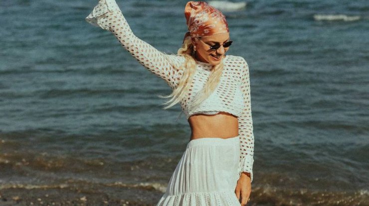 Άντρη Καραντώνη: Ποζάρει με λευκό μπικίνι χωρίς φίλτρα και ρετούς [εικόνες]