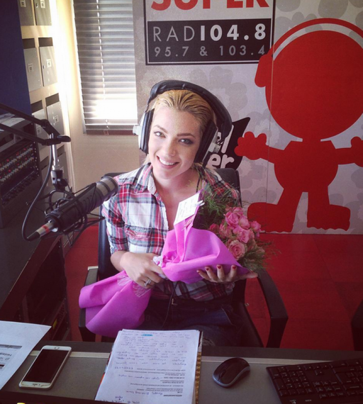 Άντρη Καραντώνη: Ποιός της έστειλε ανθοδέσμη στον Super Fm