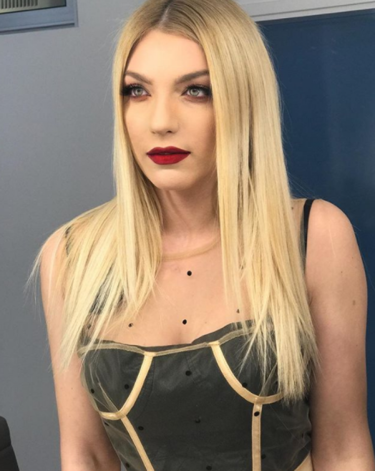 Το πιο ανατρεπτικό hair look που είδαμε ποτέ από την Άντρη Καραντώνη! [εικόνες & βίντεο]