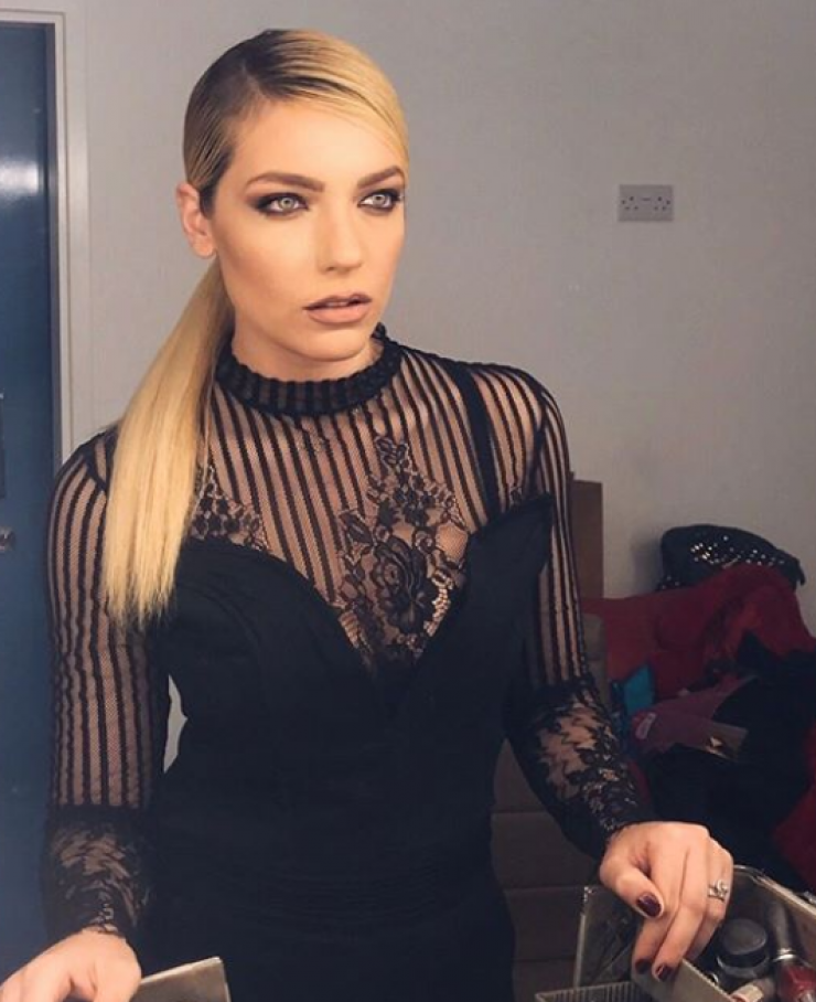 Ζευγάρι της κυπριακής showbiz ανακοινώνει στην "Παραδοσιακή βραδιά" λεπτομέρειες του γάμου του!