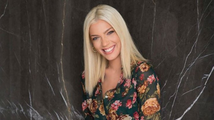 Άντρη Καραντώνη: Οι φωτογραφίες της παρουσιάστριας από τα σχολικά της χρόνια! 