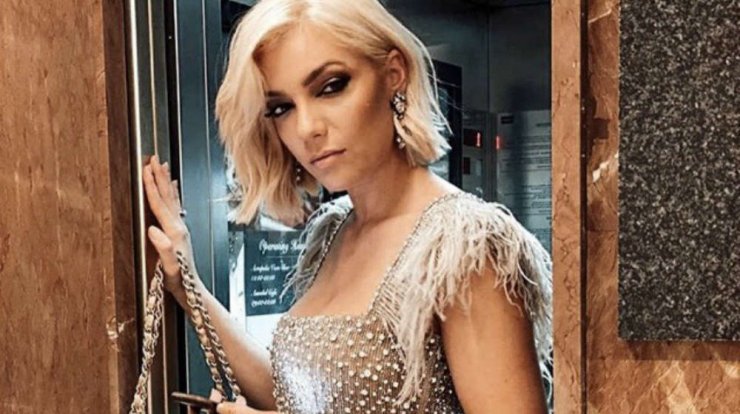 Η Άντρη Καραντώνη έκανε μια εμφάνιση που θέλουμε να αντιγράψουμε αυτές τις γιορτές