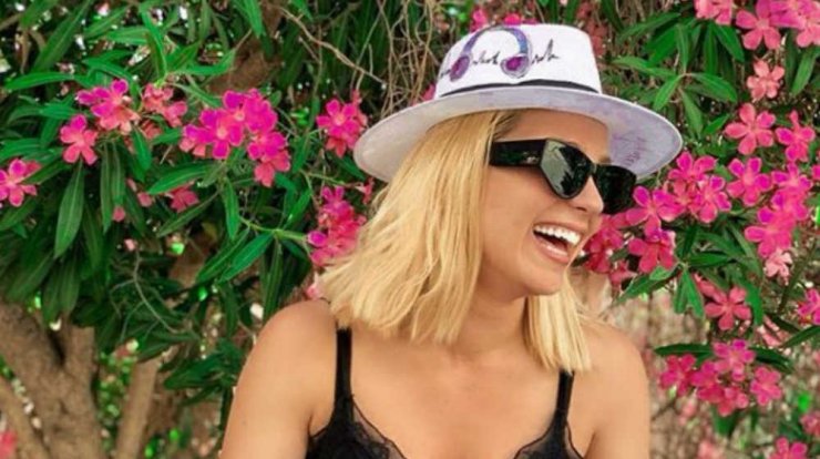 Άντρη Καραντώνη: Έβαλε το πρώτο της μπικίνι για φέτος και μας έδειξε το σώμα της χωρίς επεξεργασία! [εικόνες]