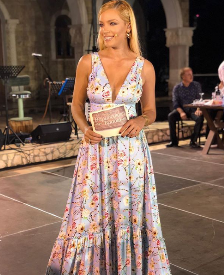 Άντρη Καραντώνη: Εντυπωσιάζει παίζοντας πιάνο! [βίντεο]