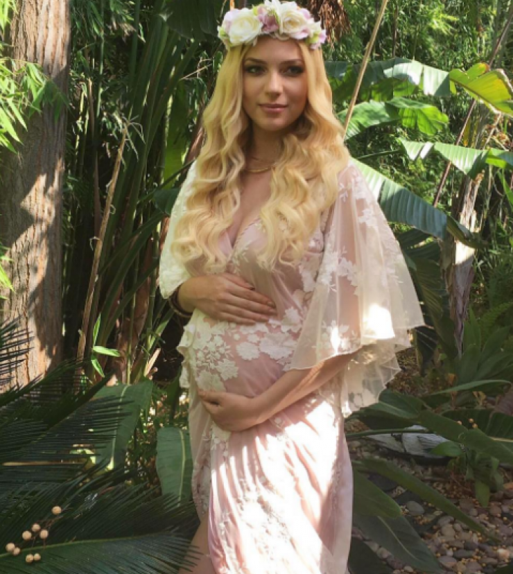 Άντρη Καραντώνη: Η φωτογραφία στα social media για τον ερχομό της κόρης της!