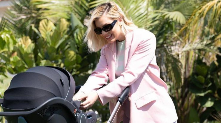 Άντρη Καραντώνη: Έντυσε τις κόρες της με το πιο χαριτωμένο matchy – matchy outfit! [εικόνες]