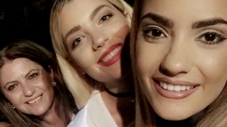 Άντρη Καραντώνη: Η μητέρα της έχει γενέθλια και μας έδειξε φωτογραφίες τους που δεν είχαμε δει ποτέ