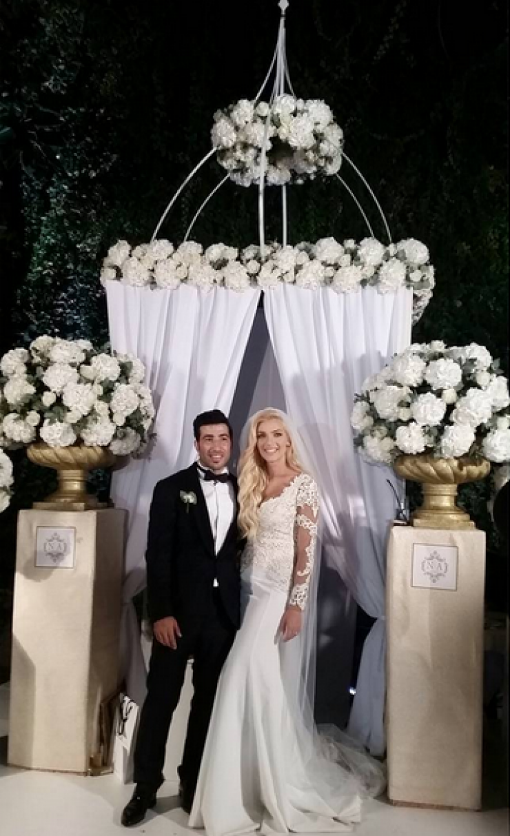 Όλες οι λεπτομέρειες από το γαμήλιο πάρτυ Καραντώνη – Σκουρουμούνη!