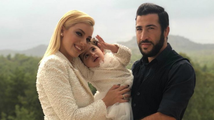 Η Άντρη Καραντώνη έγινε νονά και ετοίμασε μία βάφτιση υπερπαραγωγή! [εικόνες & βίντεο]