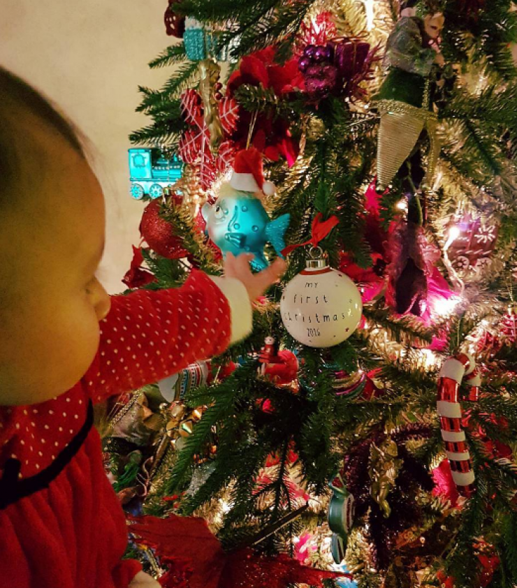 Τα πρώτα Χριστούγεννα για την κορούλα επώνυμης Κύπριας!