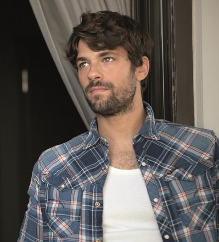 Αποστόλης Τότσικας: Το παιχνίδι με τα δίδυμα και η φωτογραφία που "έλιωσε" το instagram!