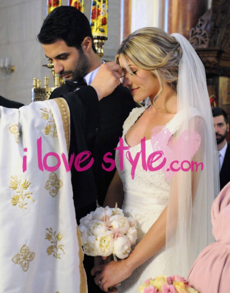 Αλίκη Χρυσοχού - Αλέξης Λεωνίδου: Ανέβηκαν τα σκαλιά της εκκλησίας