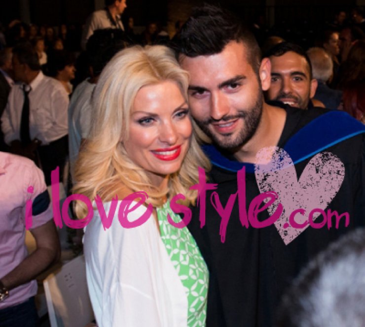 Πως συνεχάρη τον αδερφό της η Ελένη Μενεγάκη για το πτυχίο του; [εικόνα]